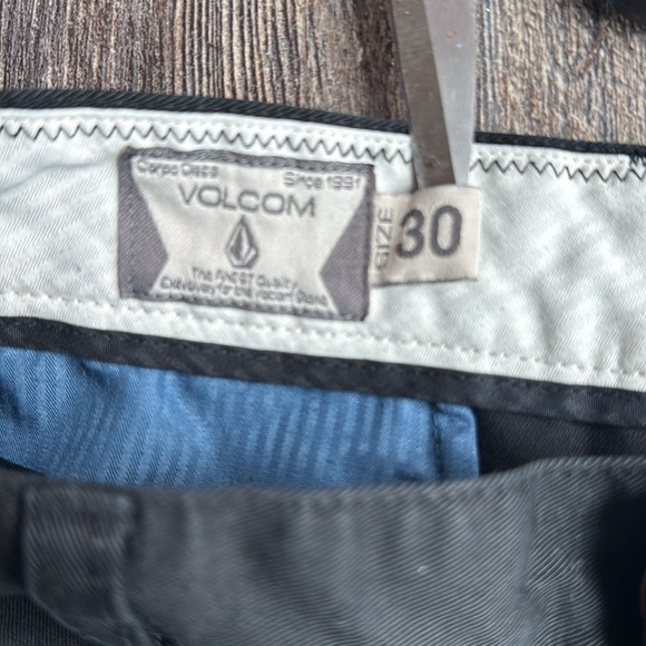 Volcom Men's Black Shorts Sz 30 - Picture 6 of 6